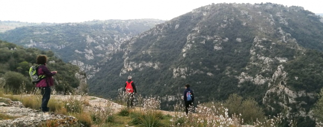 KALURA VALLE DELL'ANAPO TREKKING